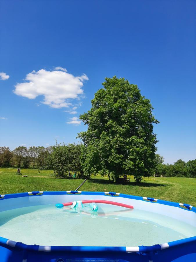 Notre village Papillon gite bed&breakfast Neret Extérieur photo