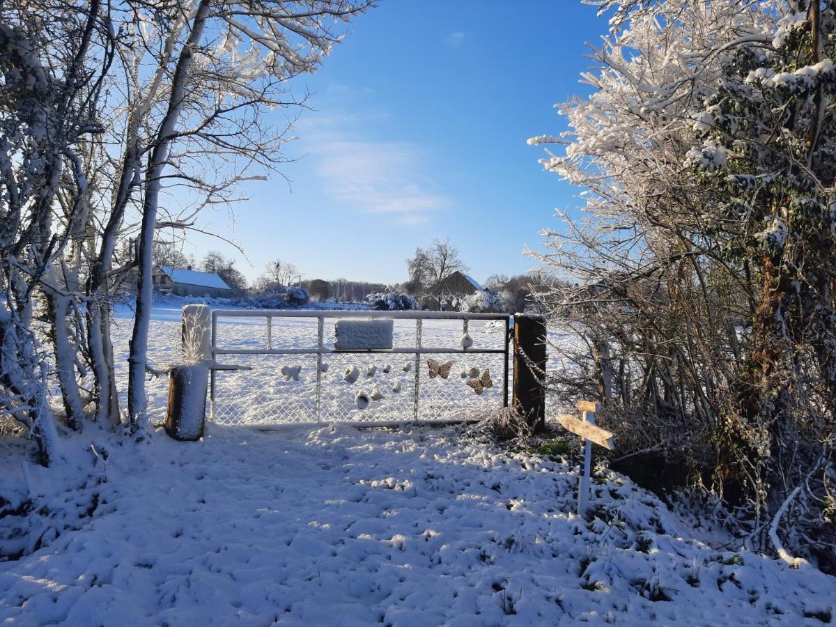 Notre village Papillon gite bed&breakfast Neret Extérieur photo